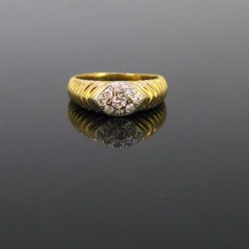 Vintage Ribbed Gold Diamonds Ring